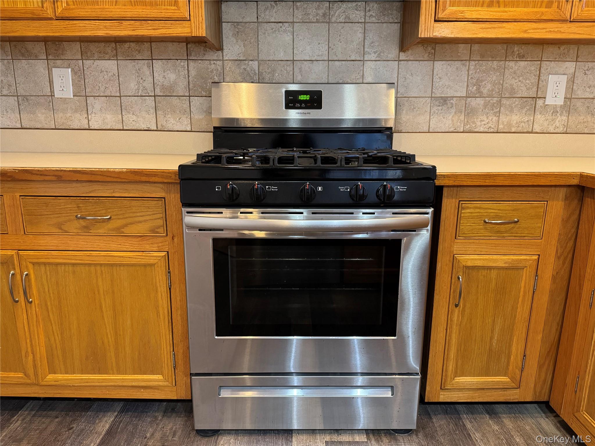 #18 photo, 6 Charlotte Mews, Middletown , NY 10940