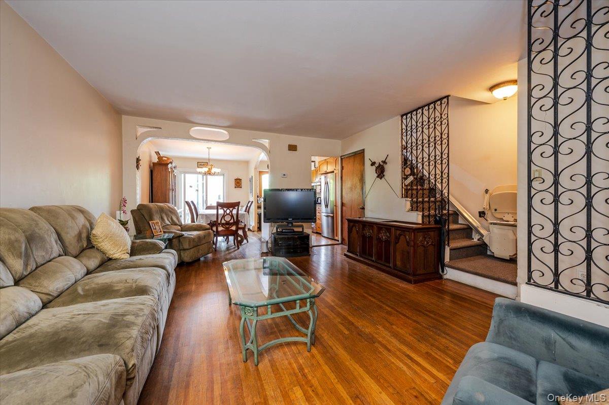 #4 photo, 248 Throggs Neck Boulevard, Bronx , NY 10465