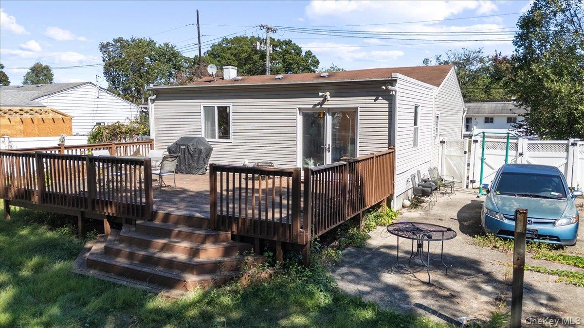 #19 photo, 1706 Manatuck Boulevard, Bay Shore , NY 11706