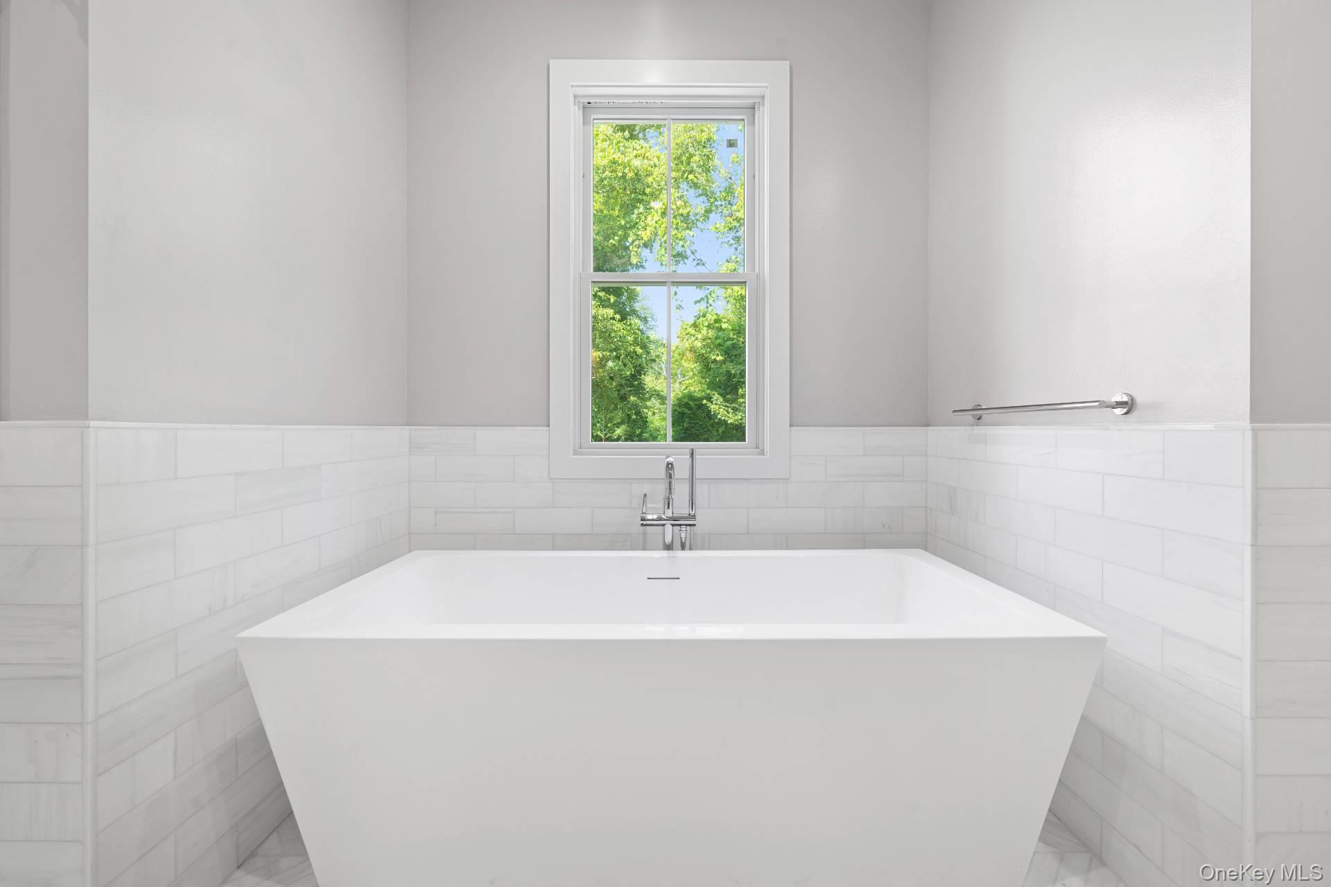 #18 photo, 37 Peconic Bay, サフォーク郡 Southampton , NY 11968