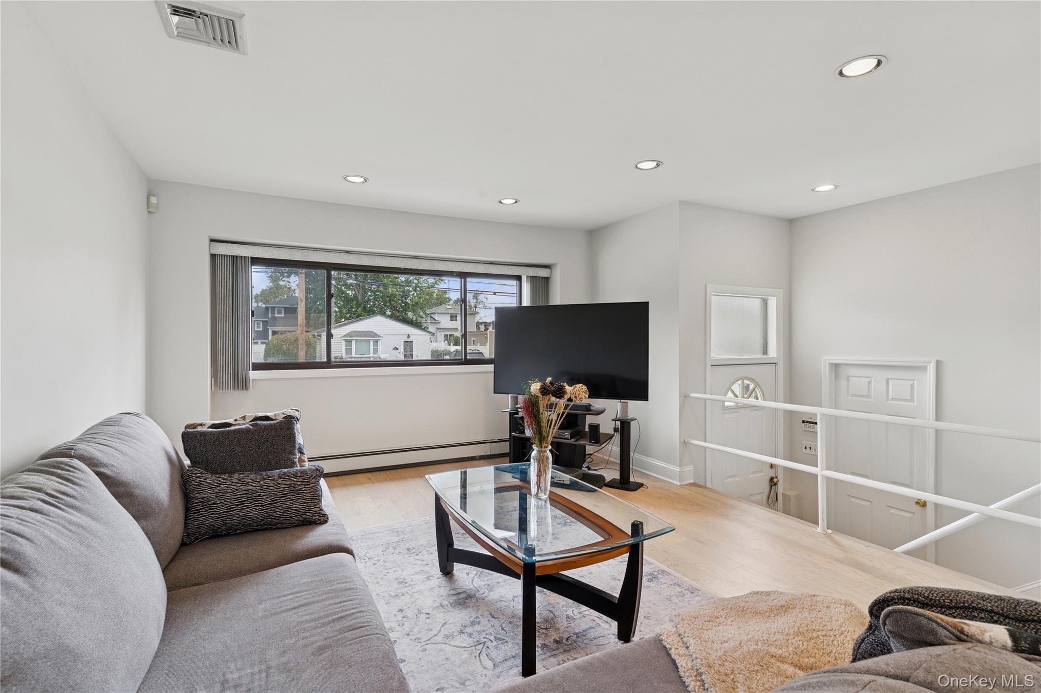 #3 photo, 3612 Ladonia Street, ナッソー郡 Seaford , NY 11783