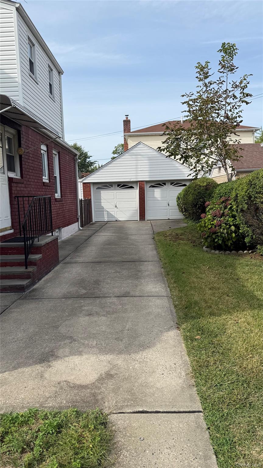 #12 photo, 264-15 82nd Ave, Floral Park , NY NY 11004