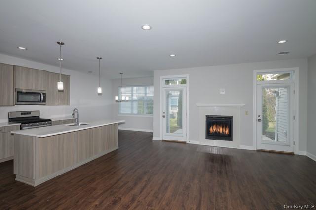 #8 photo, 198 Sutton Court, サフォーク郡 Mount Sinai , NY 11766