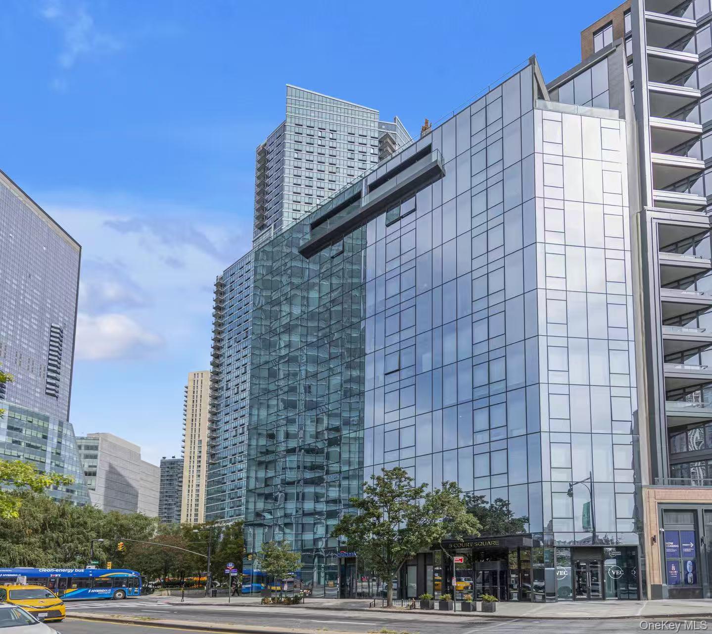 #1 photo, 5 Court Square, クイーンズ区 Long Island City , NY 11101