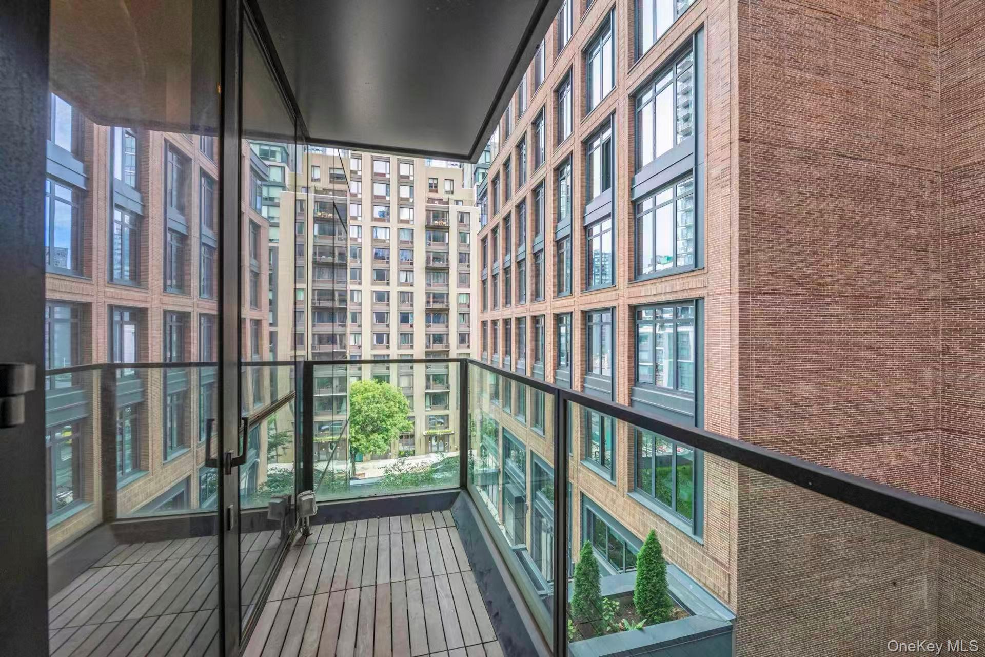 #15 photo, 5 Court Square, クイーンズ区 Long Island City , NY 11101