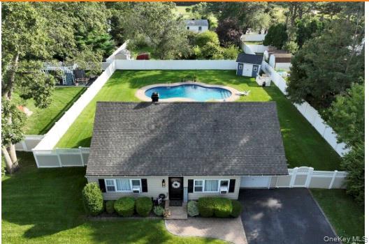 #1 photo, 3 Lacebark Lane, सफ़ोक काउंटी Medford , NY 11763