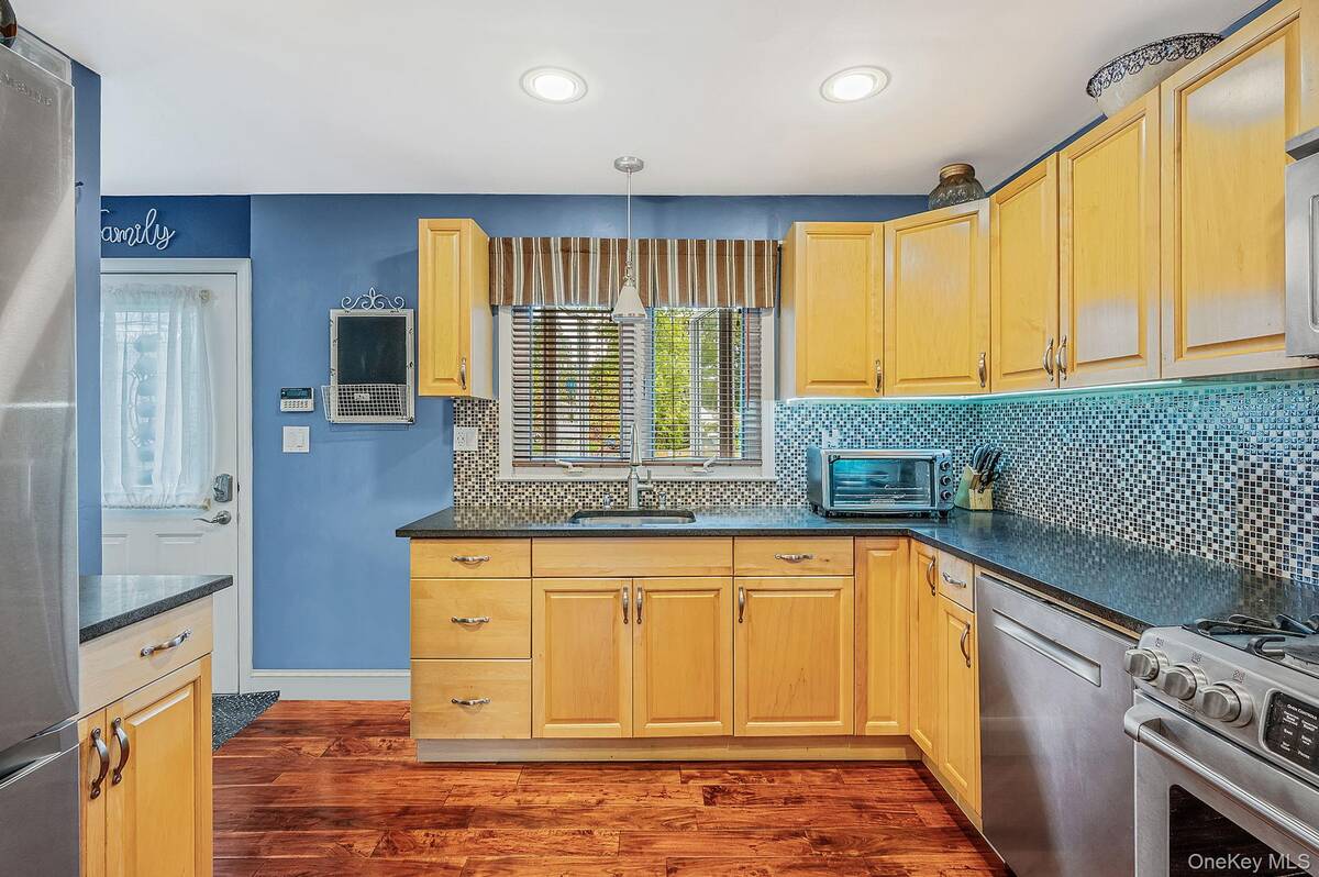 #13 photo, 63 Sherwood Drive, East Islip , NY 11730