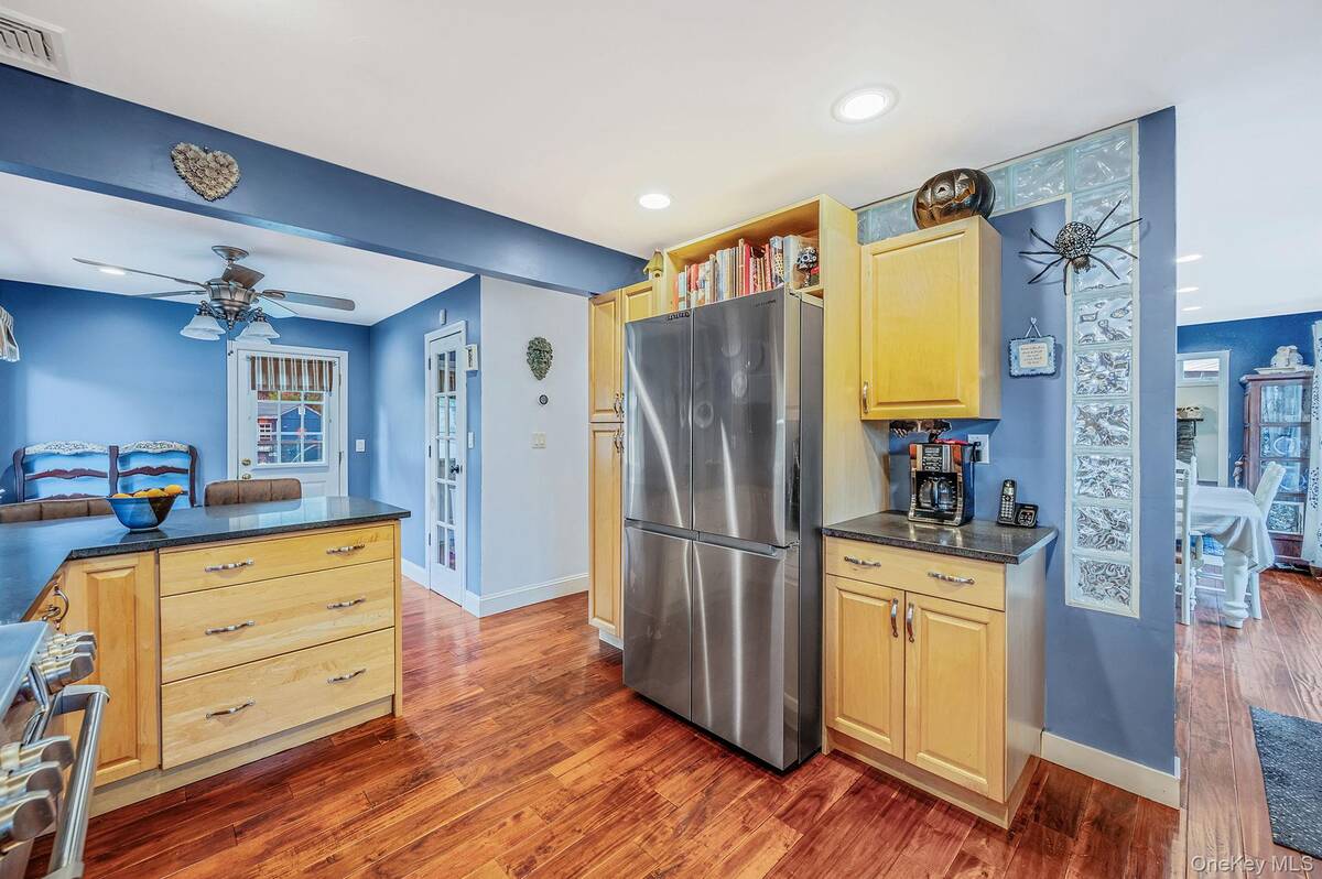 #14 photo, 63 Sherwood Drive, East Islip , NY 11730