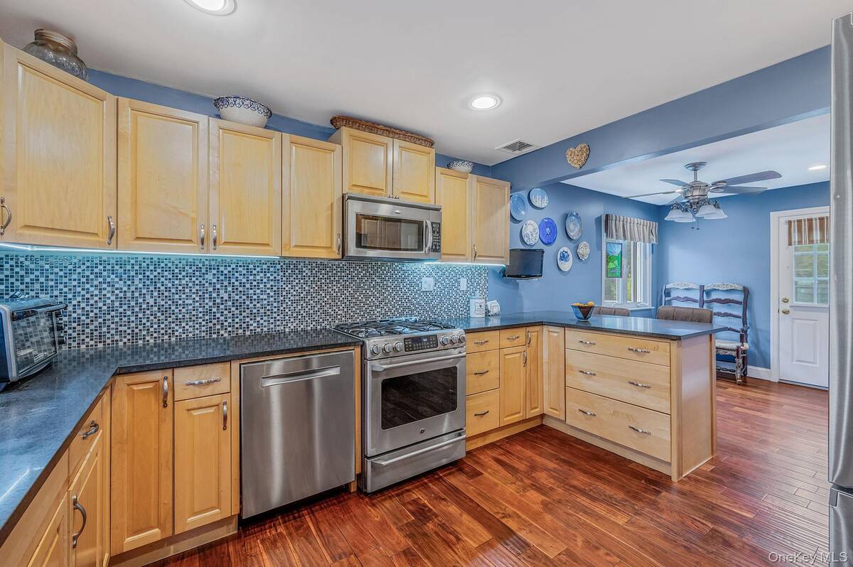 #15 photo, 63 Sherwood Drive, East Islip , NY 11730