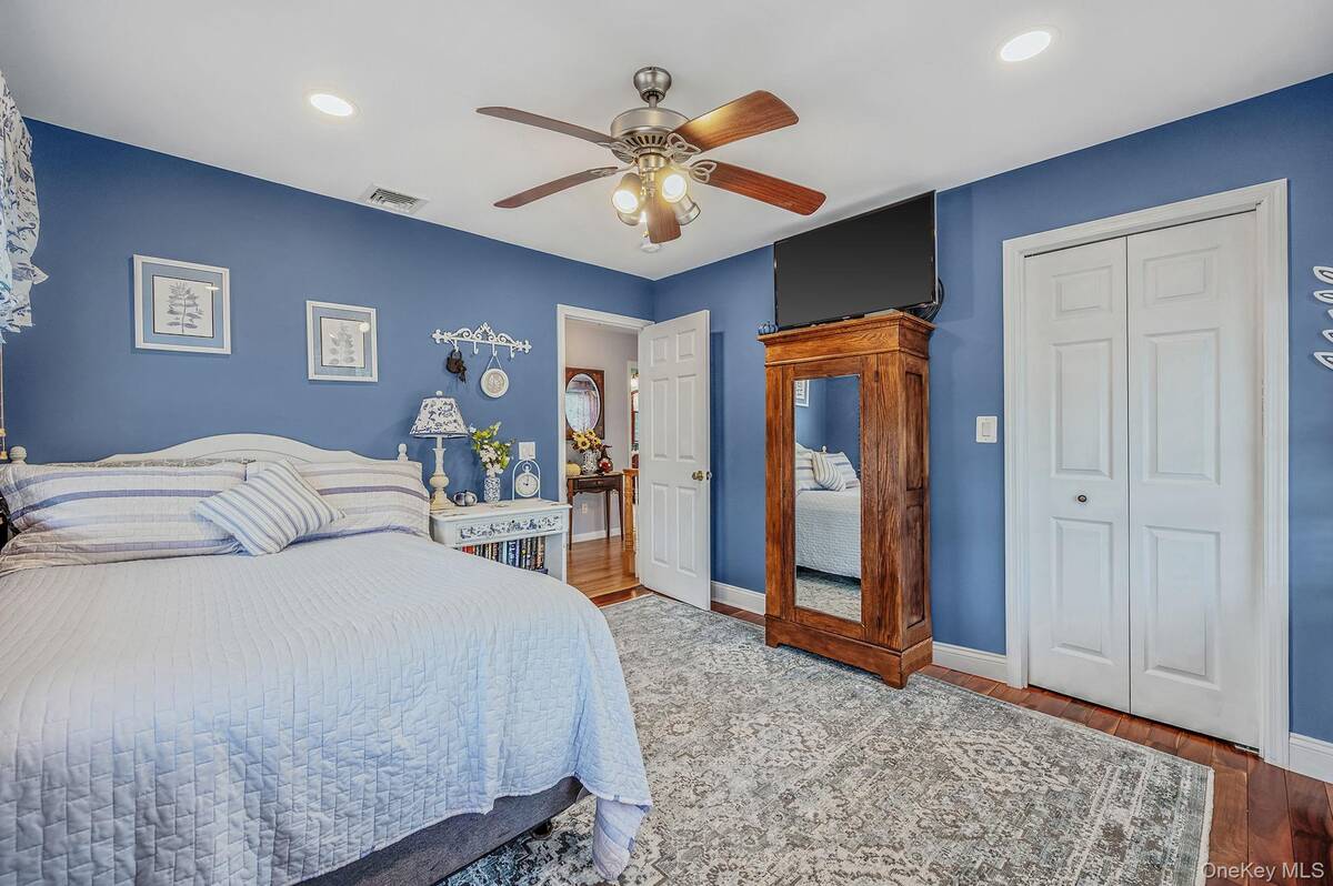 #18 photo, 63 Sherwood Drive, East Islip , NY 11730