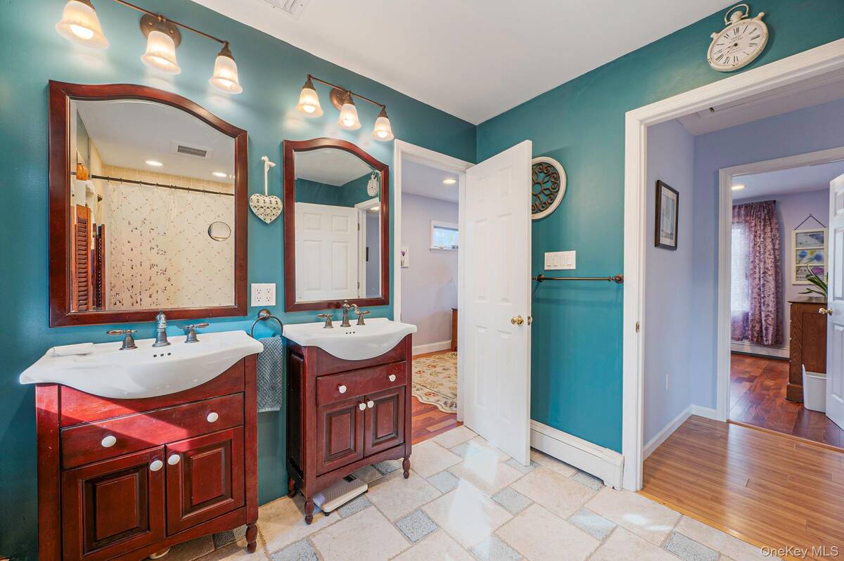 #25 photo, 63 Sherwood Drive, East Islip , NY 11730