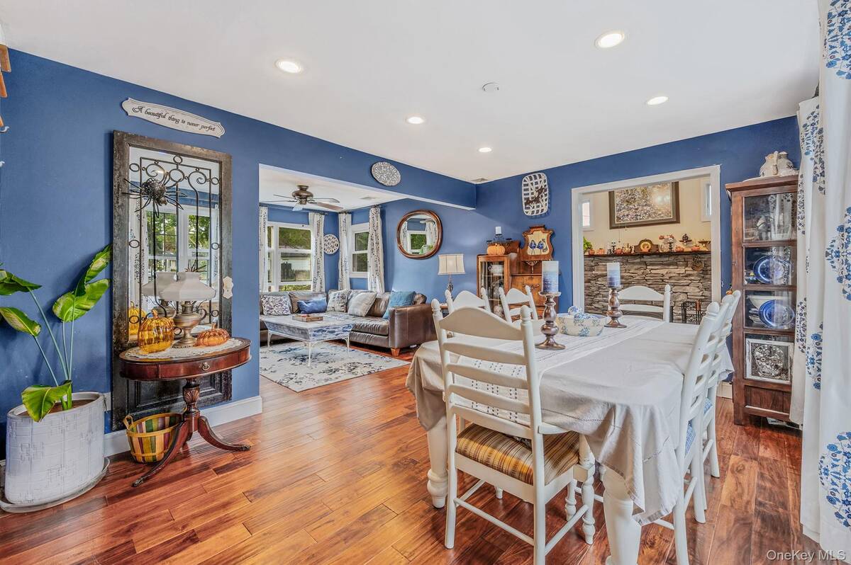 #8 photo, 63 Sherwood Drive, East Islip , NY 11730