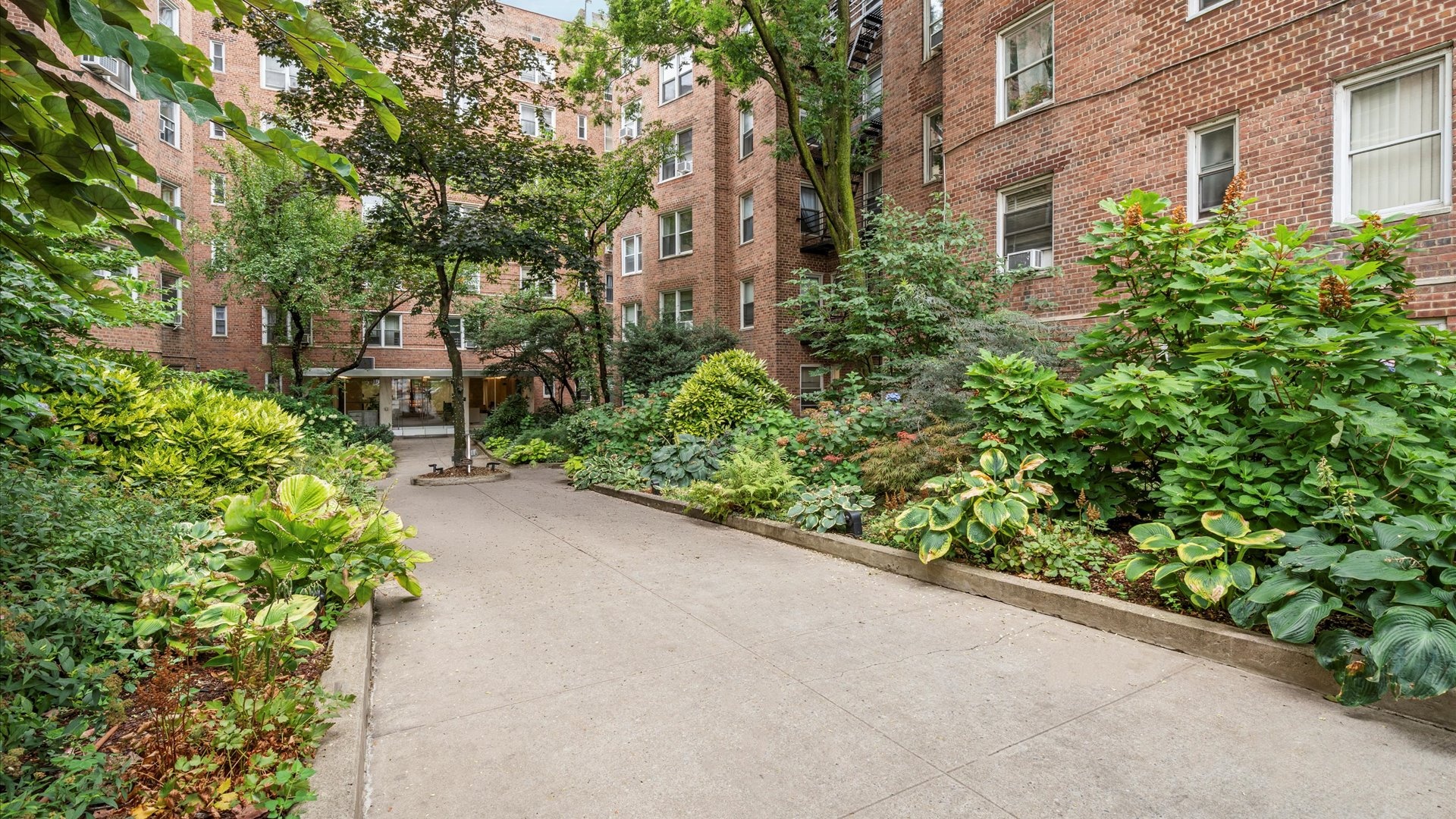 #13 photo, 800 Grand Concourse, Concourse , NY 10451