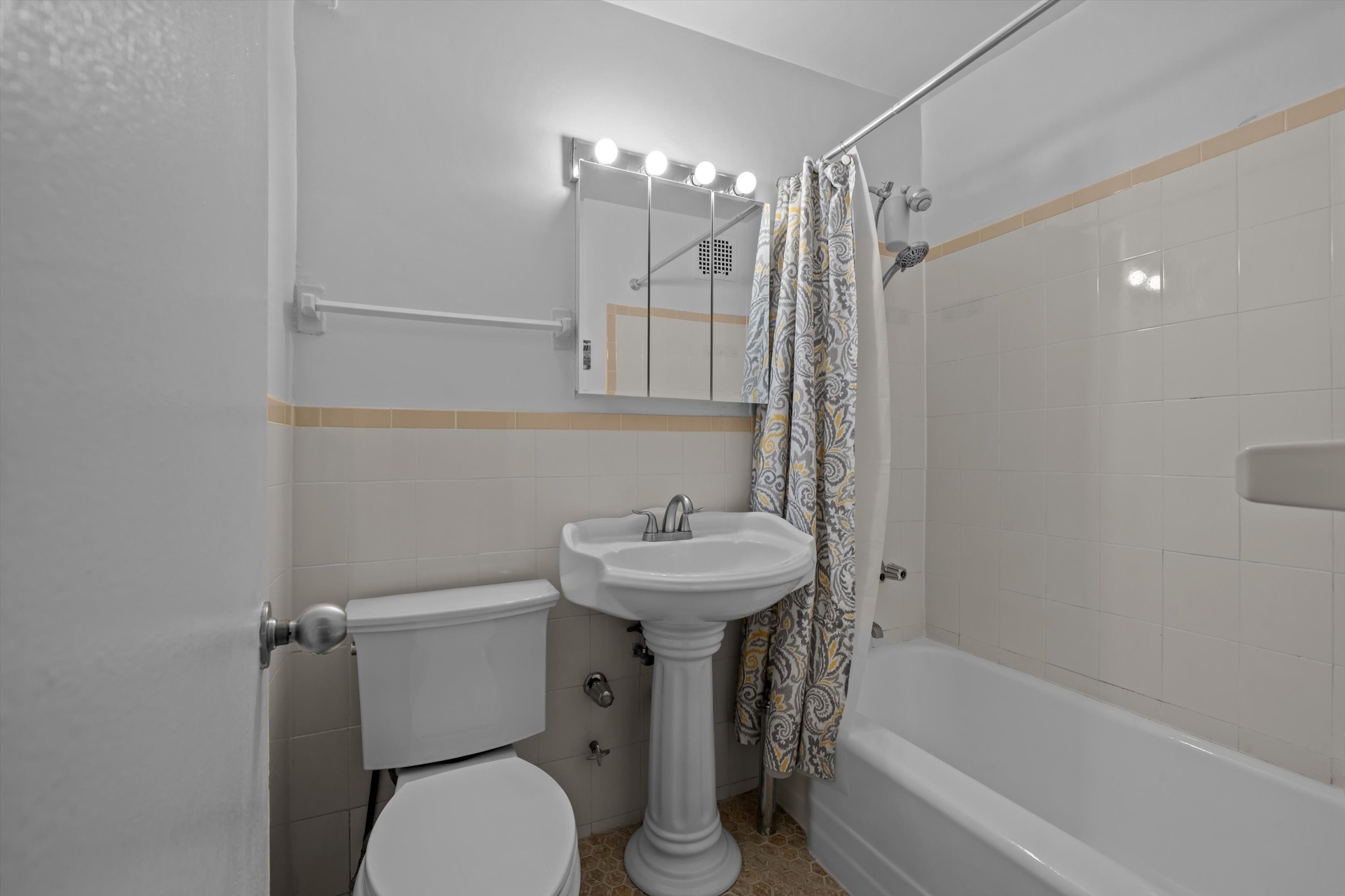 #7 photo, 3520 Tryon Avenue, Norwood , NY 10467