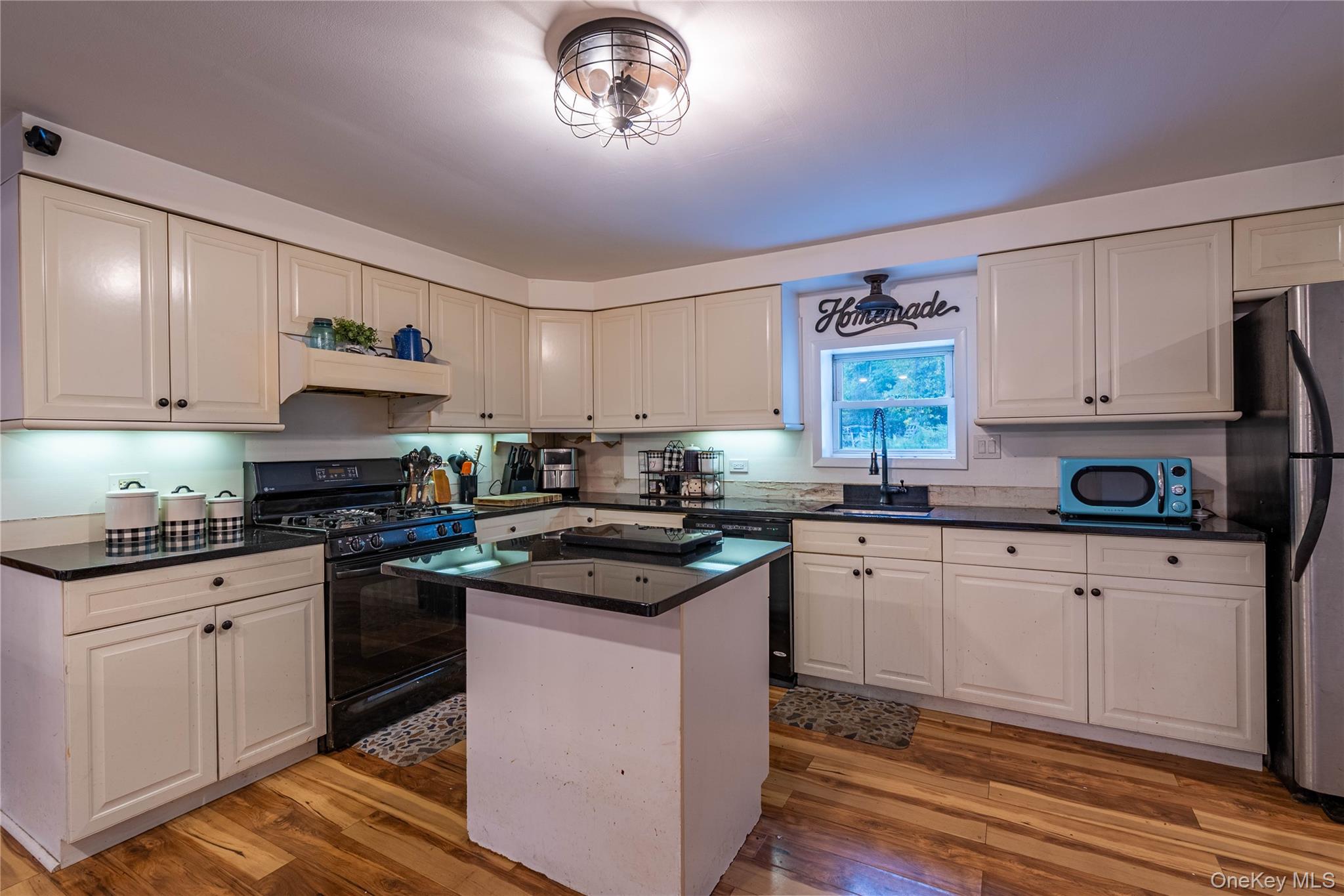 #2 photo, 8 Edwards Lane, Marlboro , NY 12547