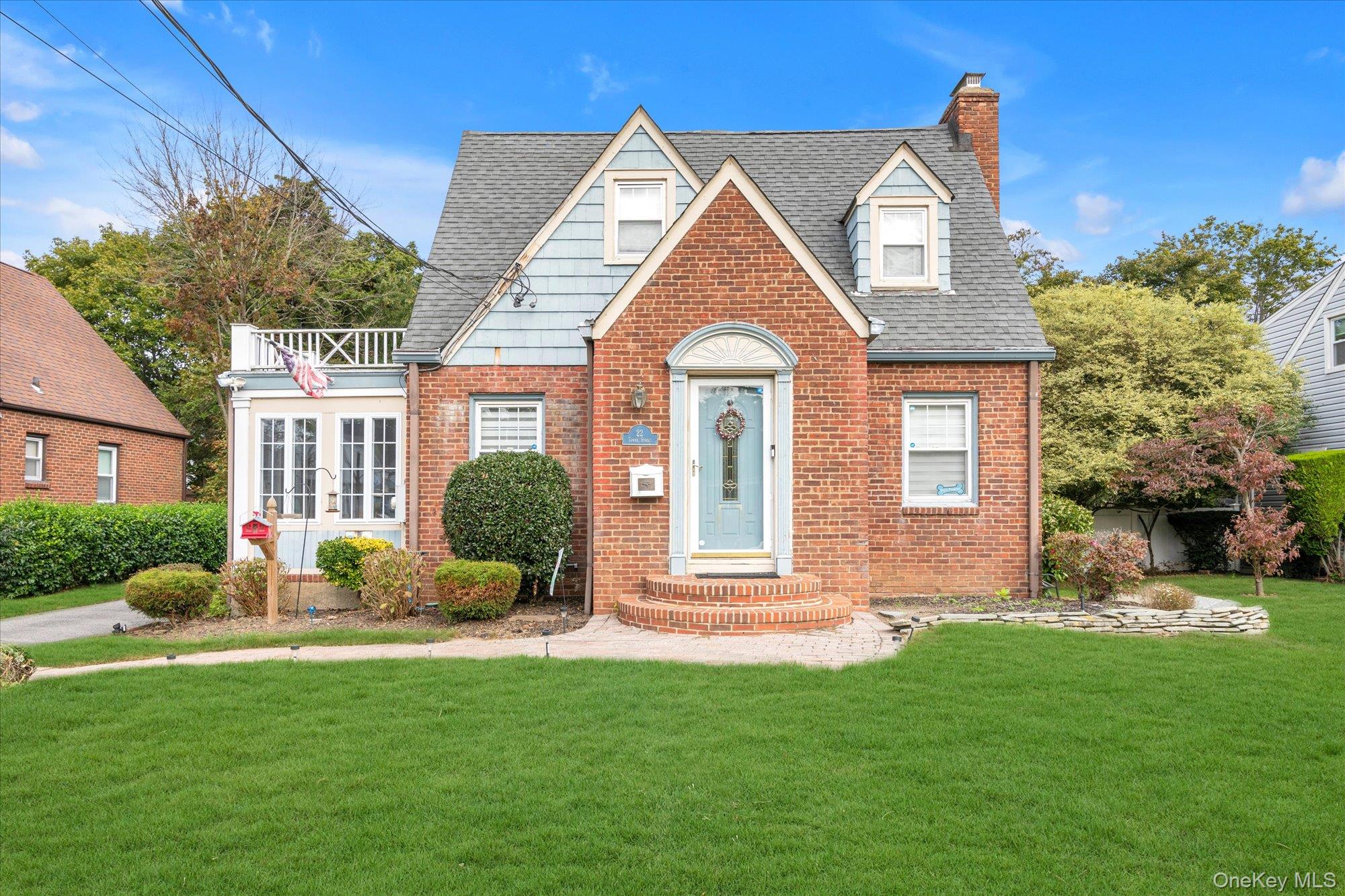 #1 photo, 22 Towne Street, سوفولك Amityville , NY 11701