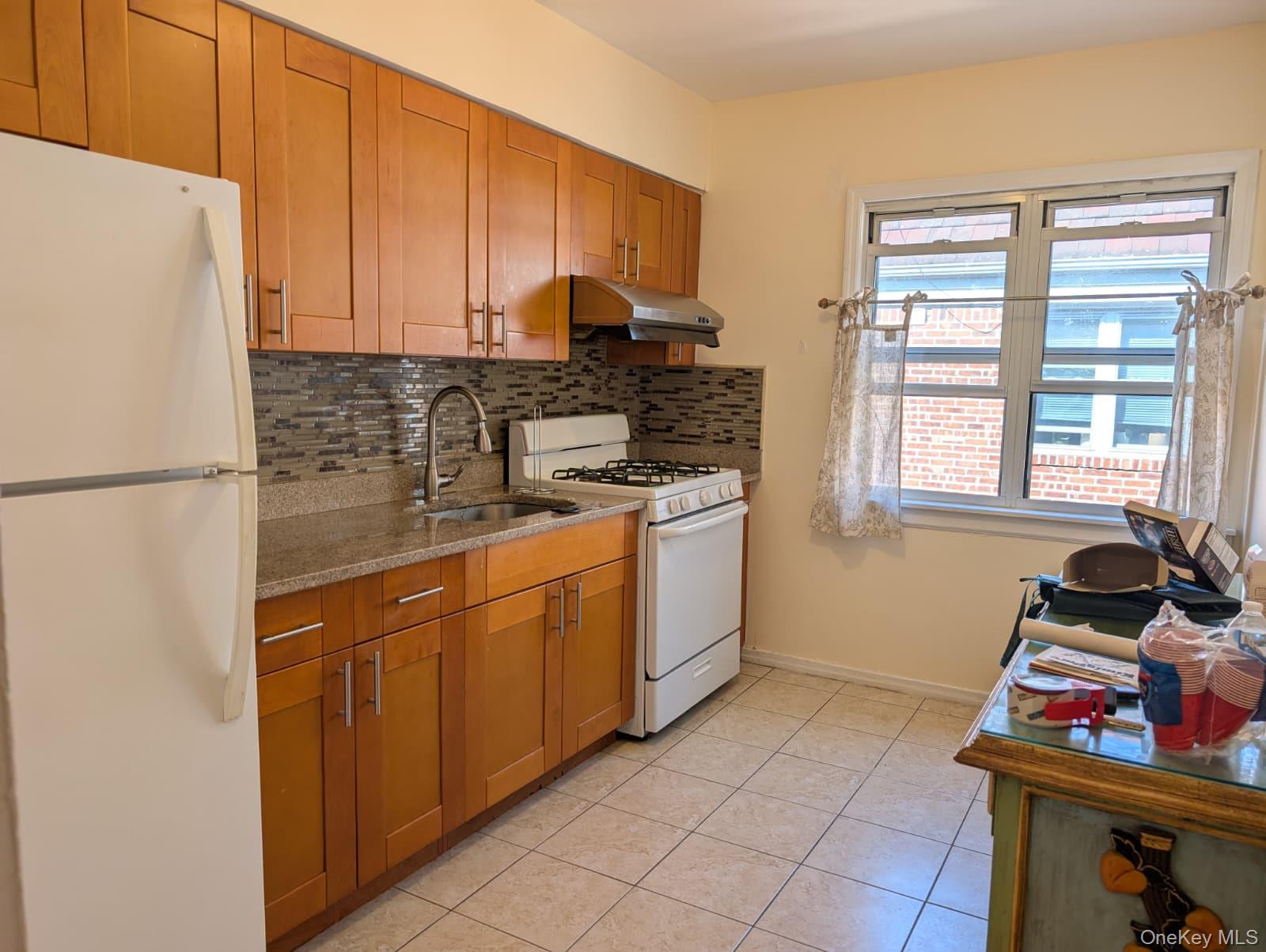 #12 photo, 75-40 197th Street, Fresh Meadows , NY 11366