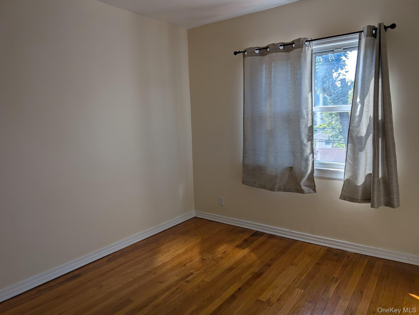 #2 photo, 75-40 197th Street, Fresh Meadows , NY 11366