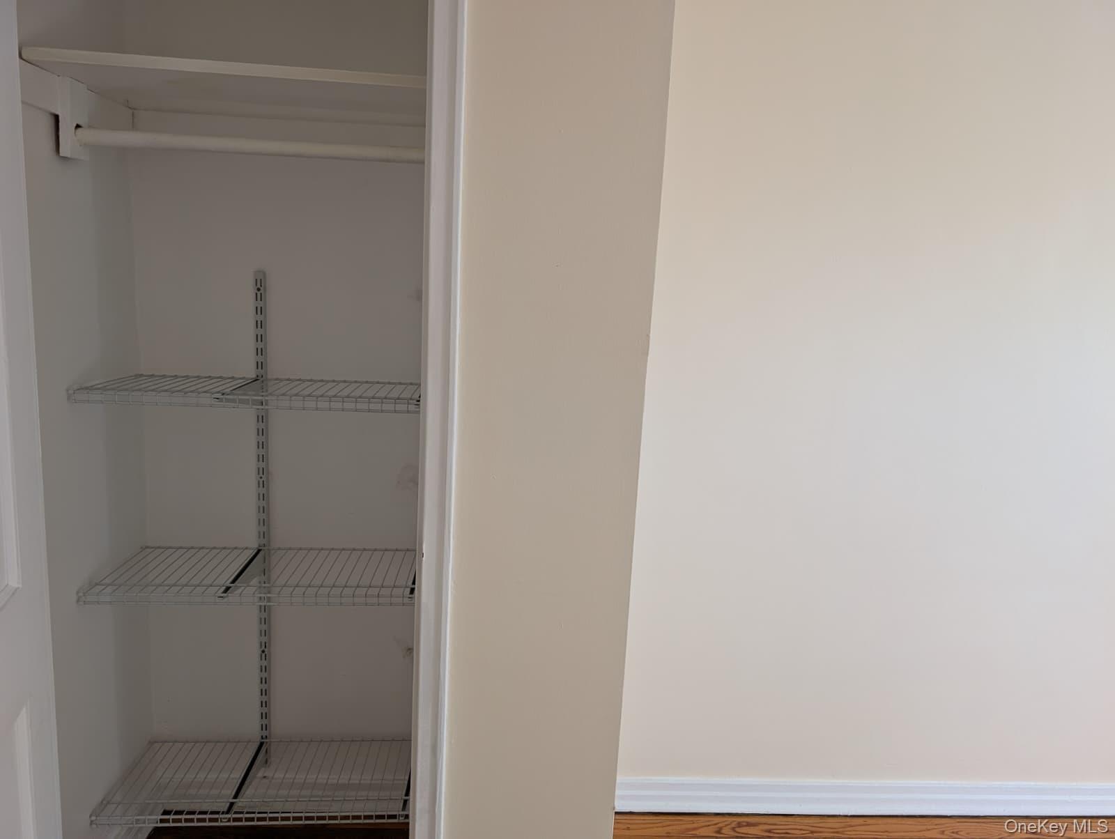 #4 photo, 75-40 197th Street, Fresh Meadows , NY 11366