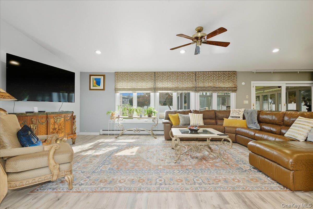 #11 photo, 11 Tardy Lane, Wantagh , NY 11793