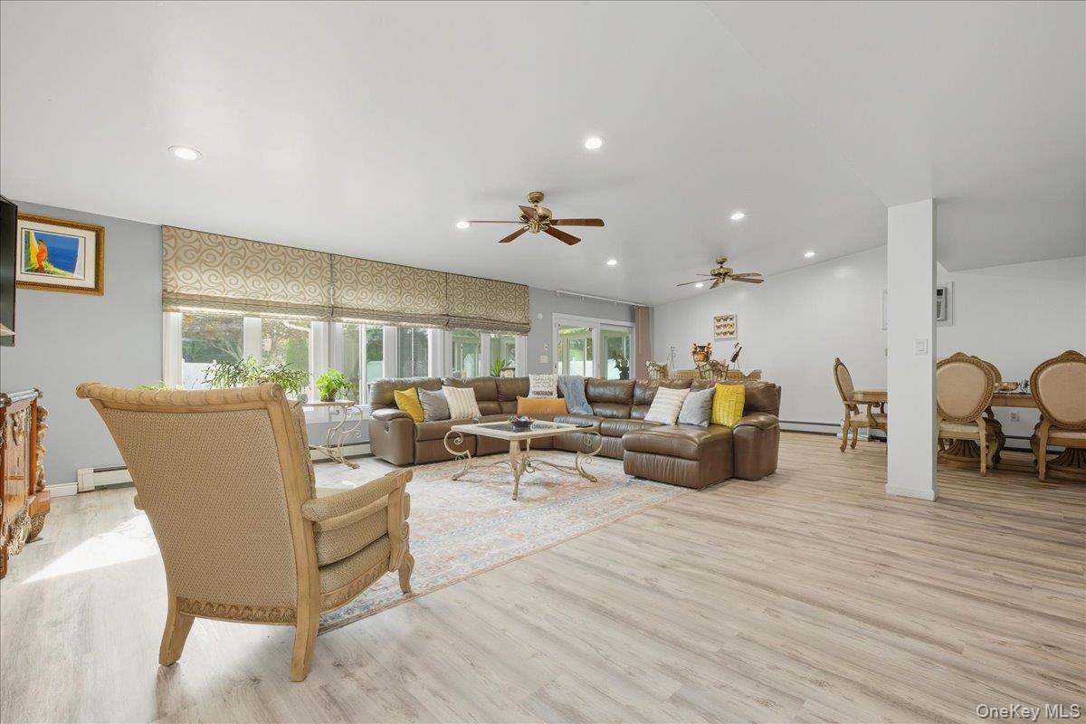 #12 photo, 11 Tardy Lane, Wantagh , NY 11793