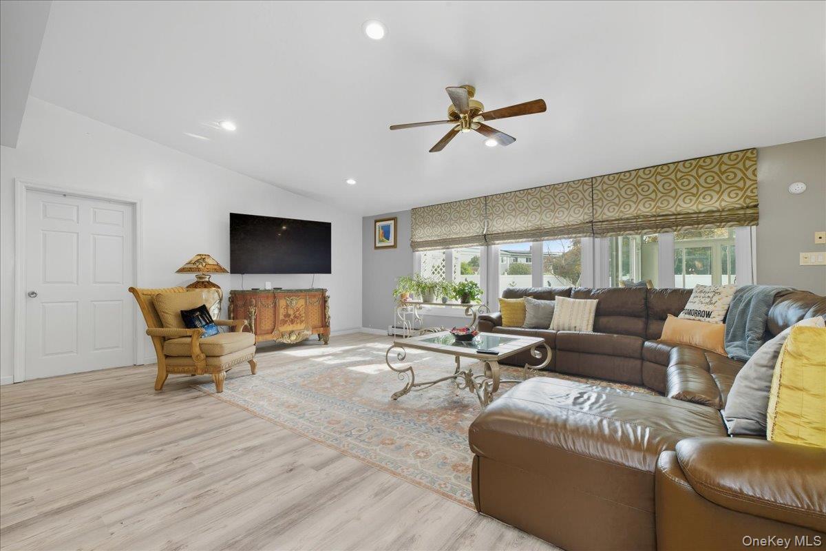 #14 photo, 11 Tardy Lane, Wantagh , NY 11793