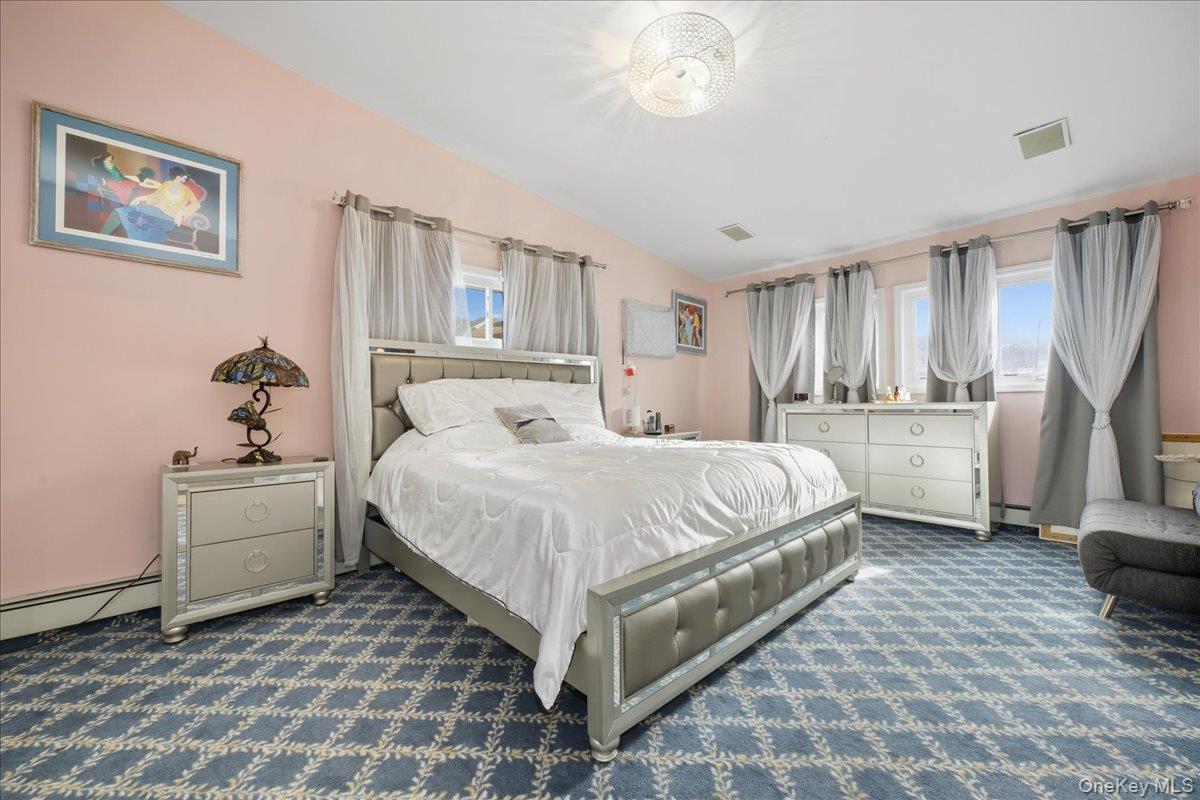 #18 photo, 11 Tardy Lane, Wantagh , NY 11793