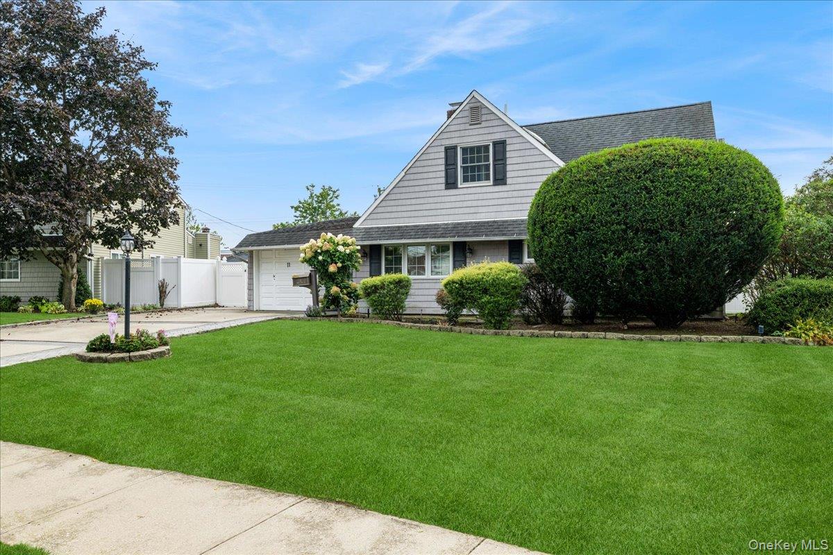 #2 photo, 11 Tardy Lane, Wantagh , NY 11793