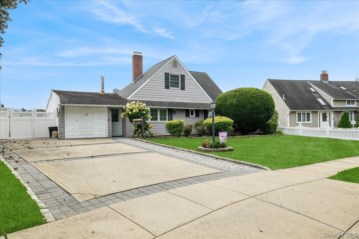 #3 photo, 11 Tardy Lane, Wantagh , NY 11793