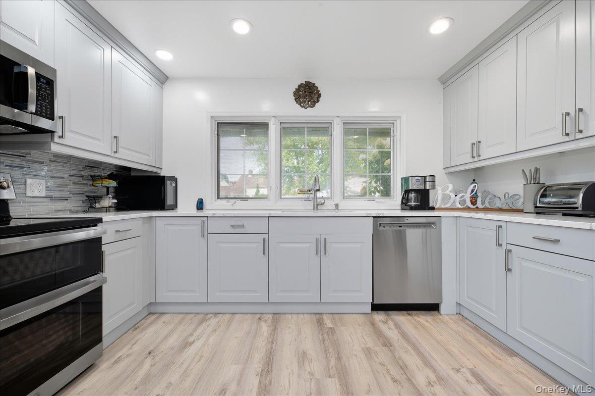 #4 photo, 11 Tardy Lane, Wantagh , NY 11793