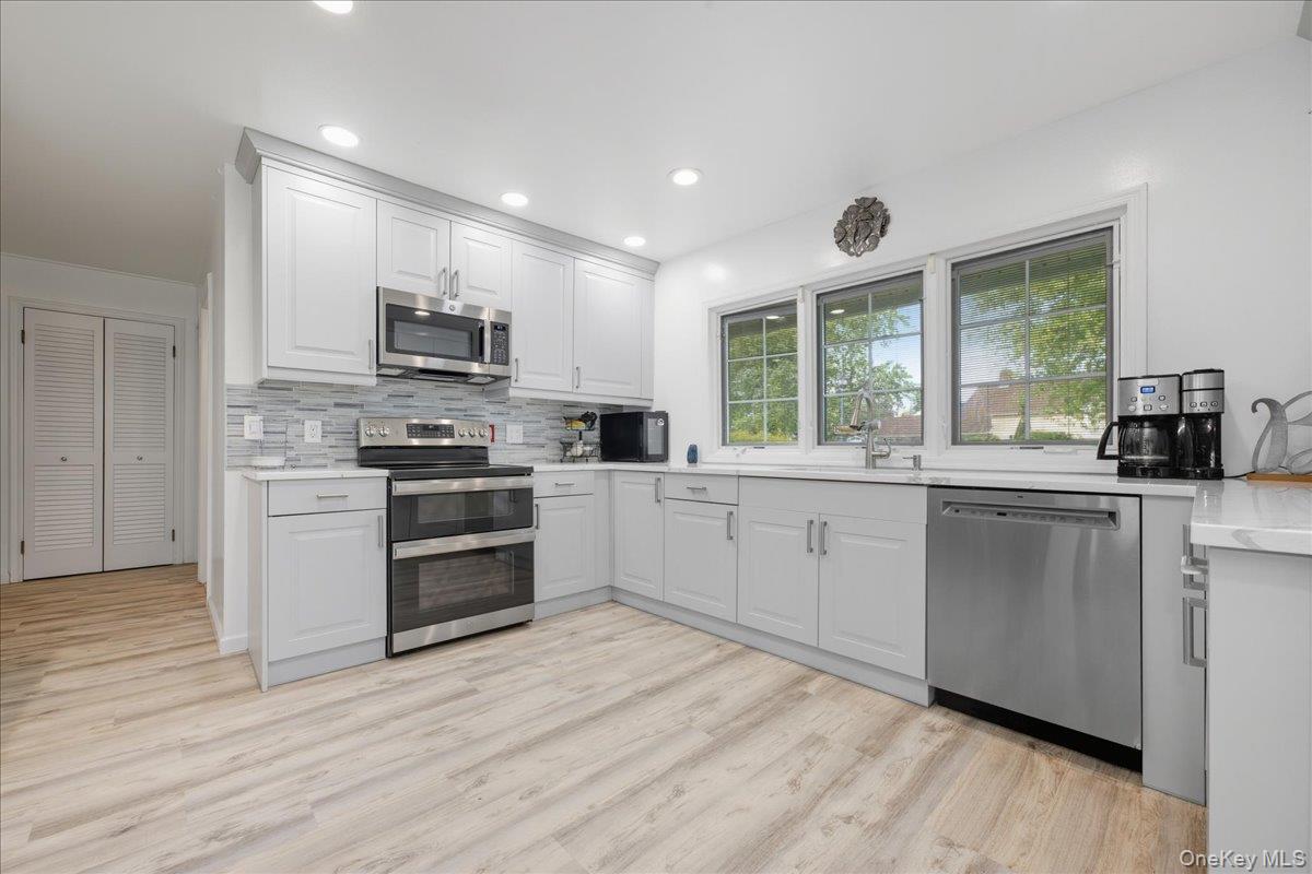 #5 photo, 11 Tardy Lane, Wantagh , NY 11793