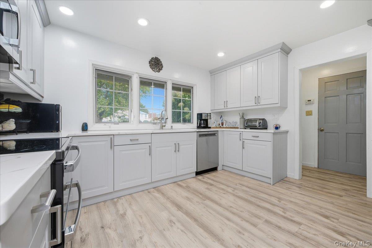 #6 photo, 11 Tardy Lane, Wantagh , NY 11793