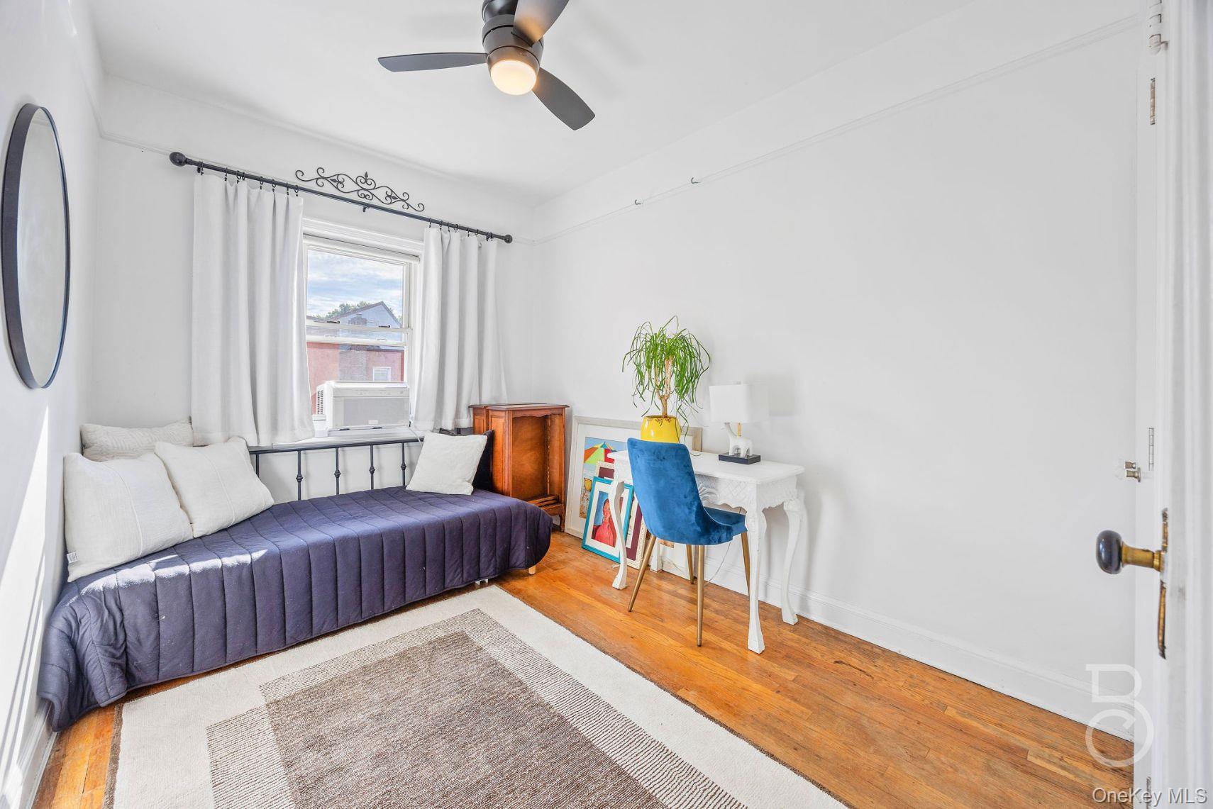 #11 photo, 24-23 83rd Street, クイーンズ区 East Elmhurst , NY 11370