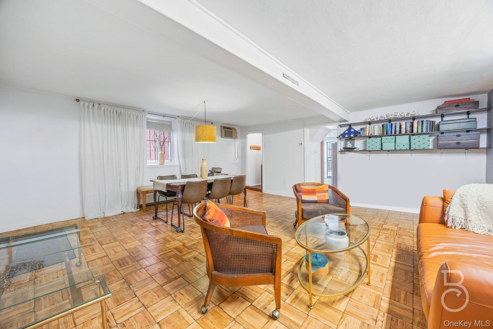 #14 photo, 24-23 83rd Street, クイーンズ区 East Elmhurst , NY 11370