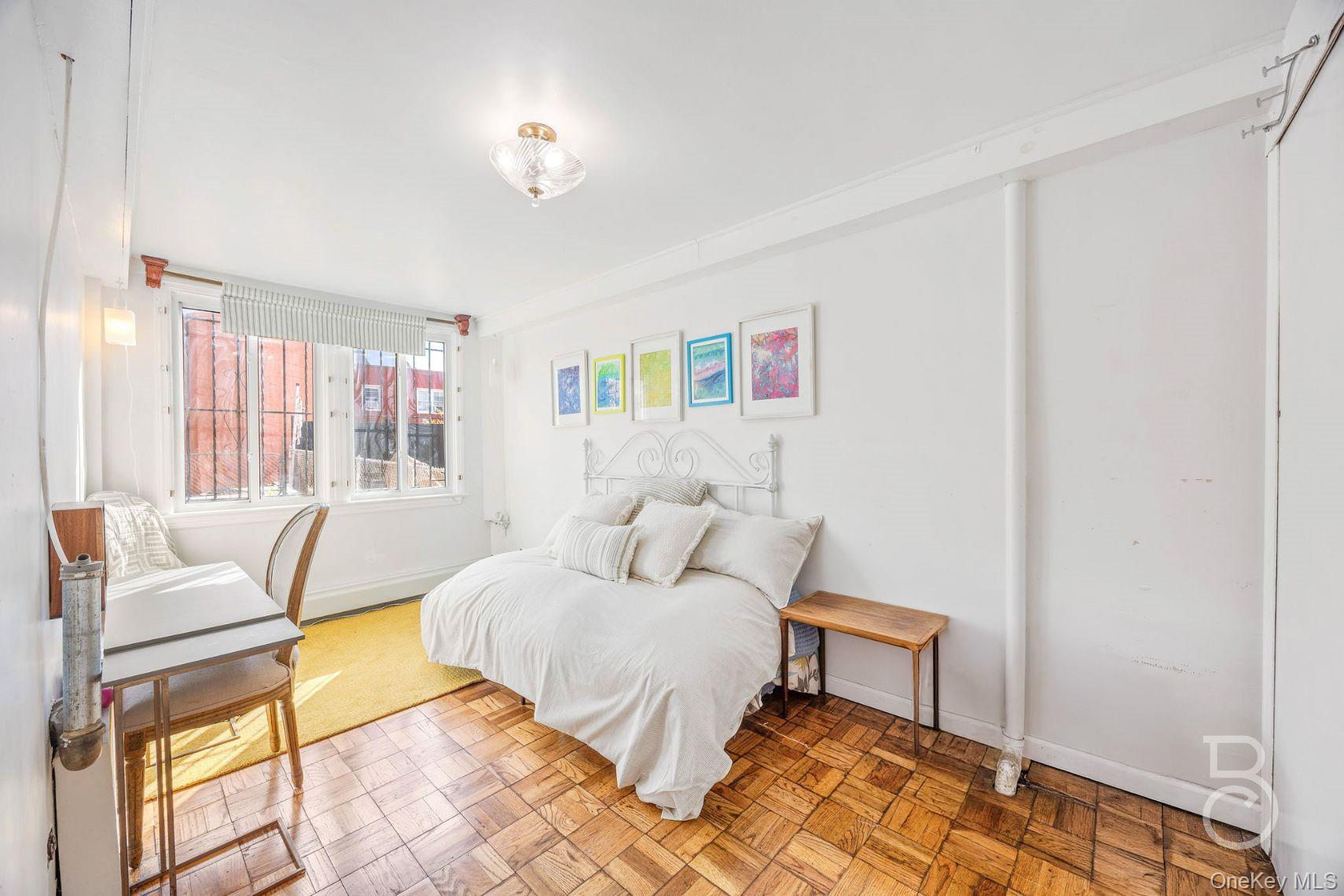 #15 photo, 24-23 83rd Street, クイーンズ区 East Elmhurst , NY 11370