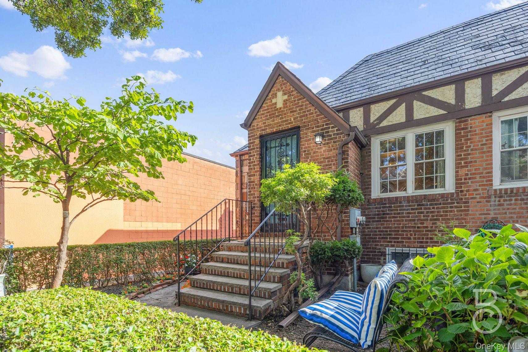 #19 photo, 24-23 83rd Street, クイーンズ区 East Elmhurst , NY 11370