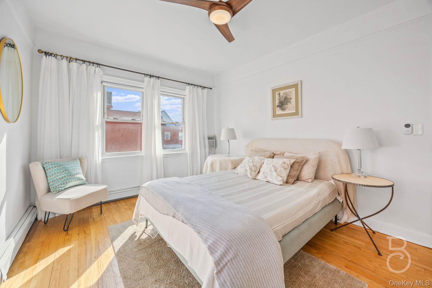 #9 photo, 24-23 83rd Street, クイーンズ区 East Elmhurst , NY 11370