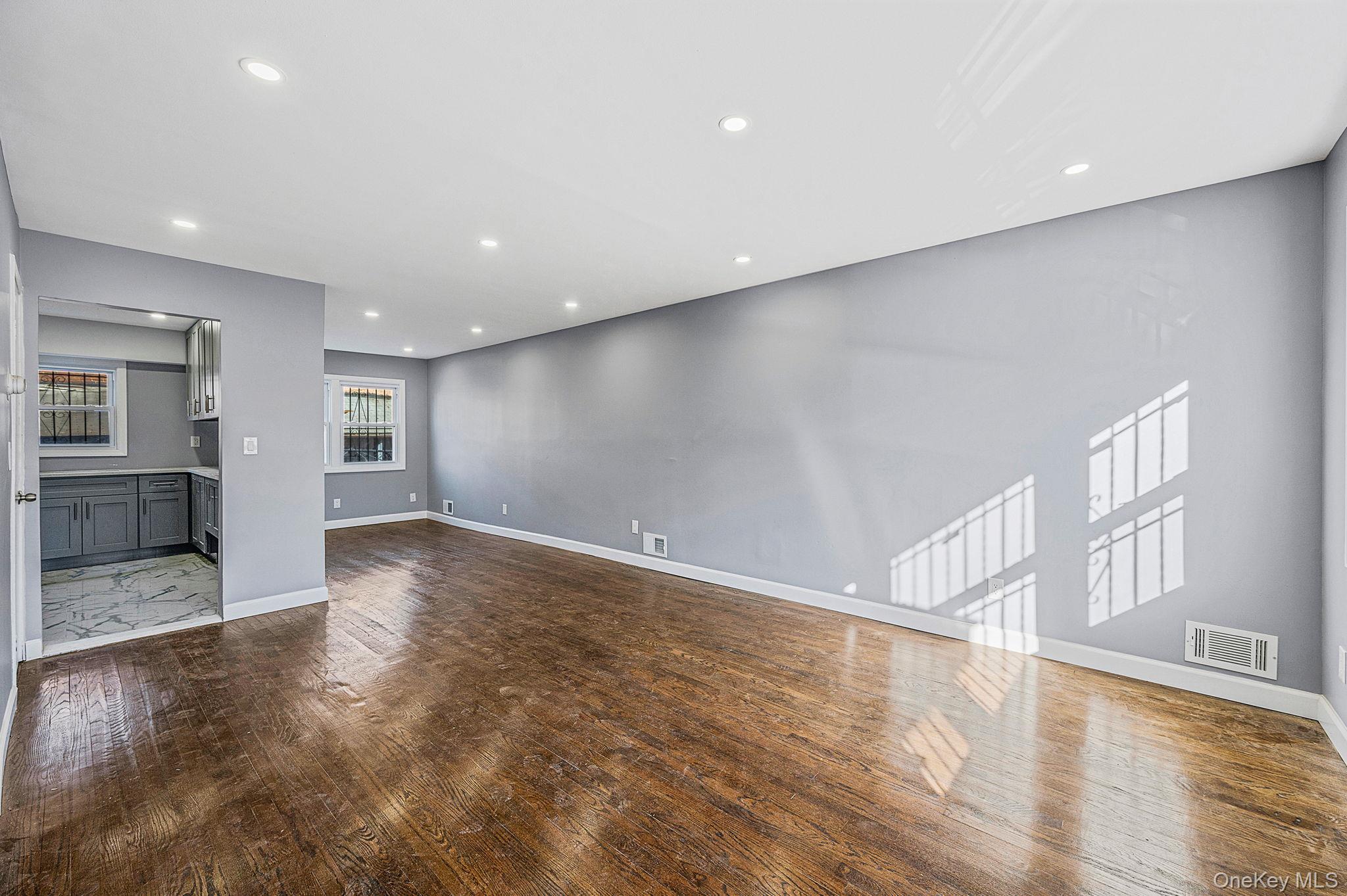 #3 photo, 8726 127th Street, クイーンズ区 Richmond Hill , NY 11418