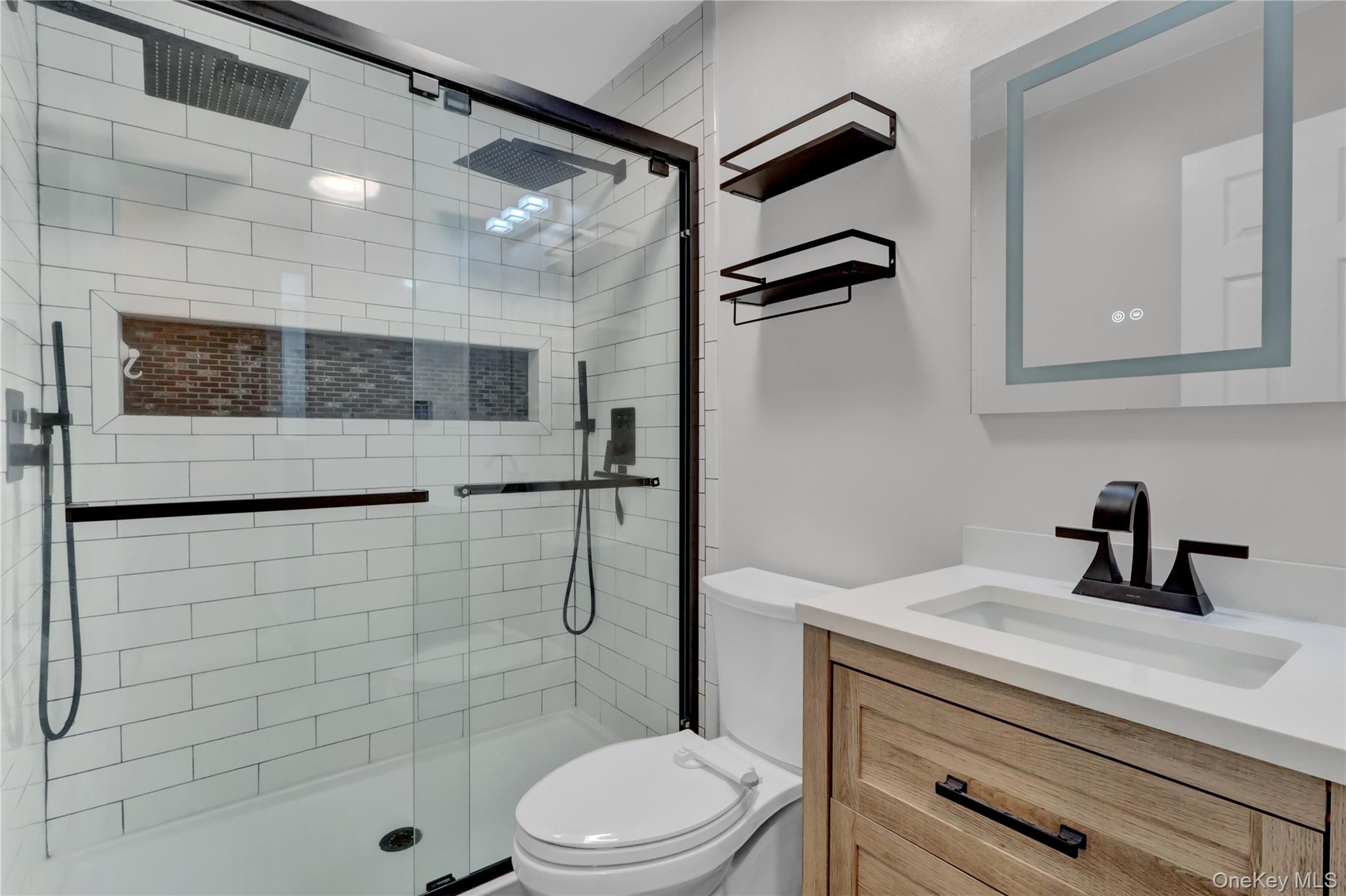 #8 photo, 590 Whiskey Road, サフォーク郡 Ridge , NY 11961