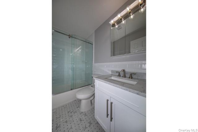 #14 photo, 2 Victorian Court, Holtsville , NY 11742