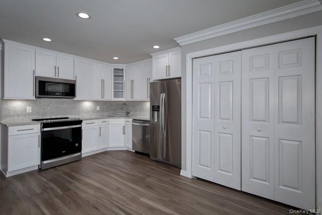 #4 photo, 2 Victorian Court, Holtsville , NY 11742