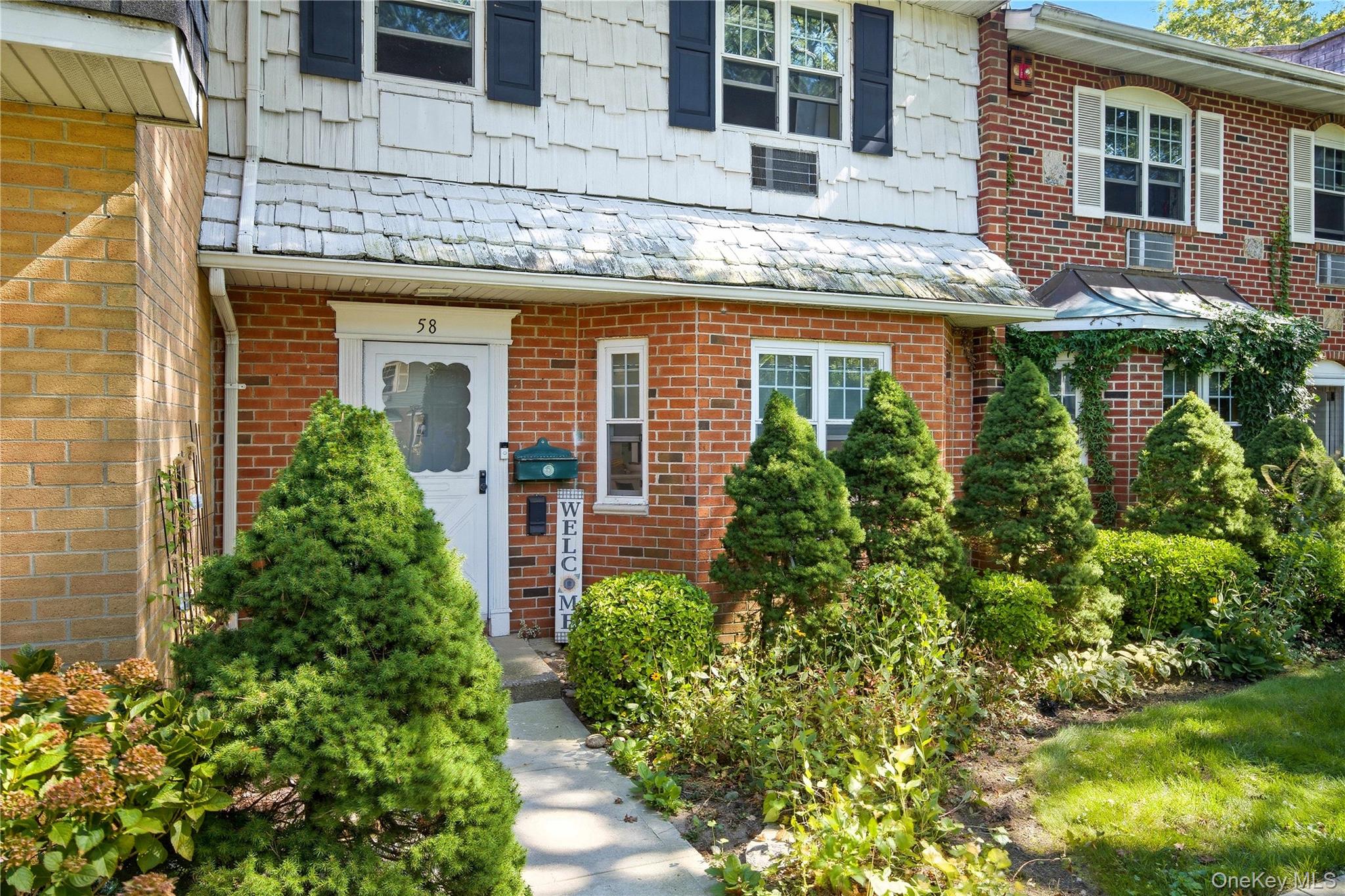 #1 photo, 11 Glen Hollow Drive, Holtsville , NY 11742