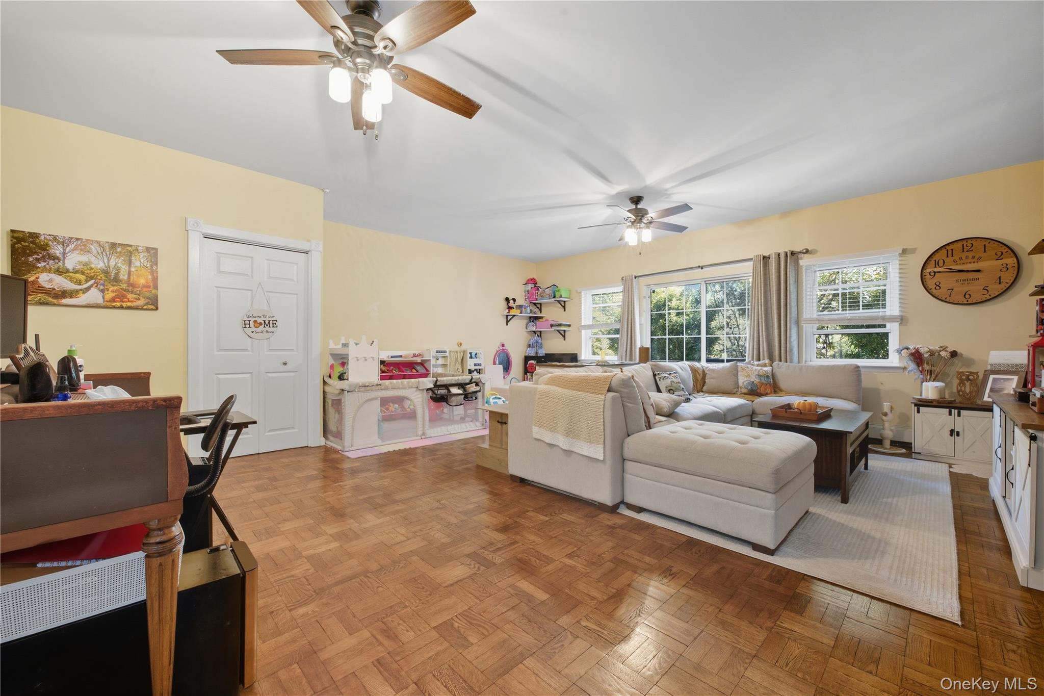 #7 photo, 11 Glen Hollow Drive, Holtsville , NY 11742