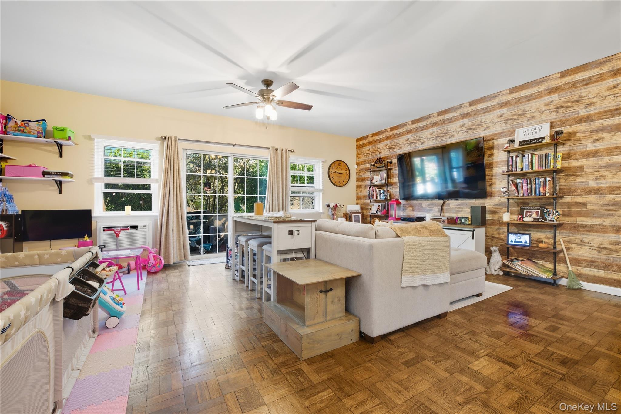 #8 photo, 11 Glen Hollow Drive, Holtsville , NY 11742