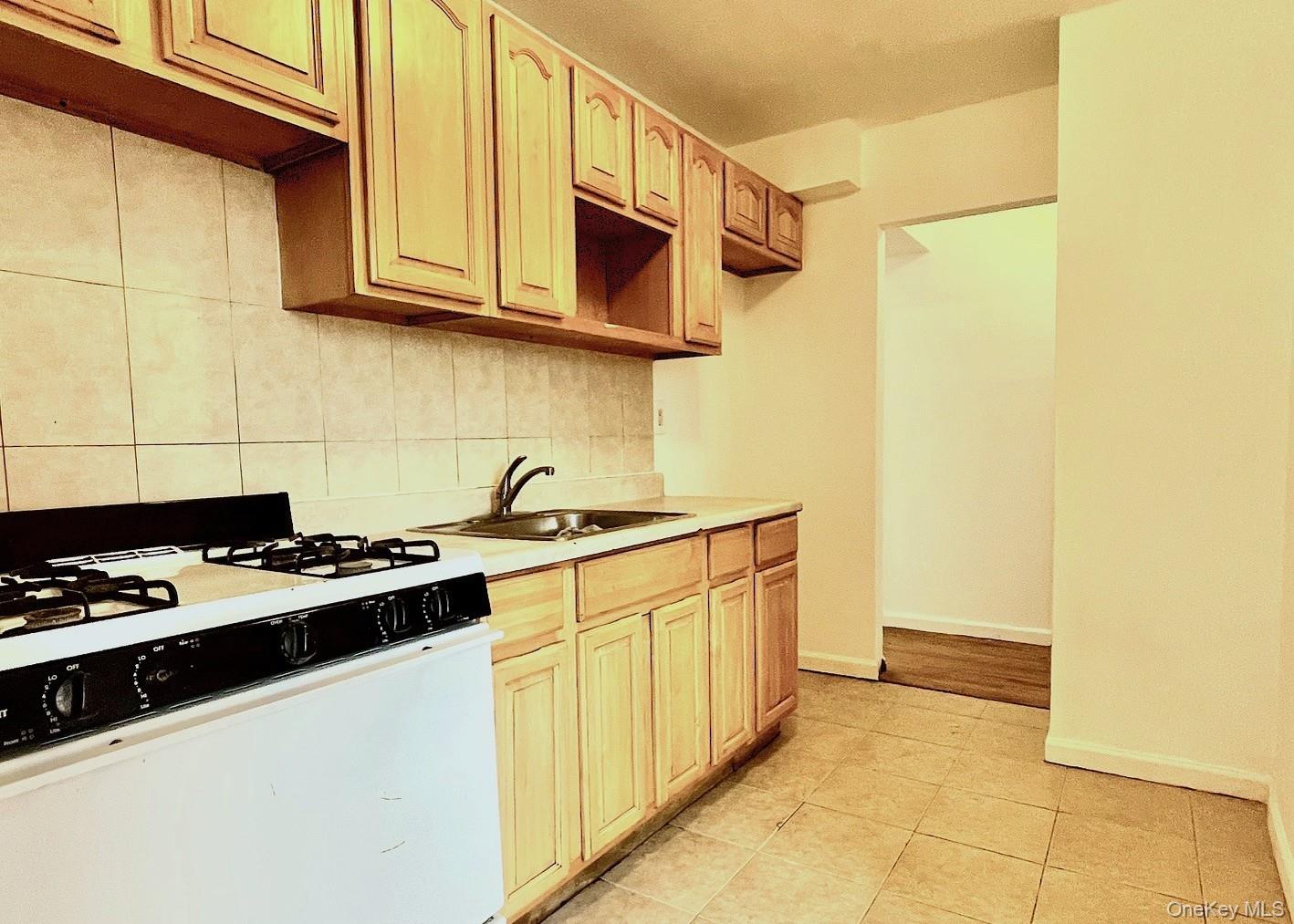 #8 photo, 84-70 129th Street, クイーンズ区 Kew Gardens , NY 11415