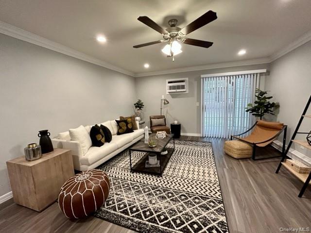 #4 photo, 197 Cassa Loop, Holtsville , NY 11742