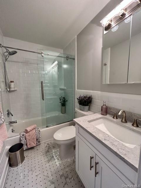 #17 photo, 267 Victorian Court, Holtsville , NY 11742