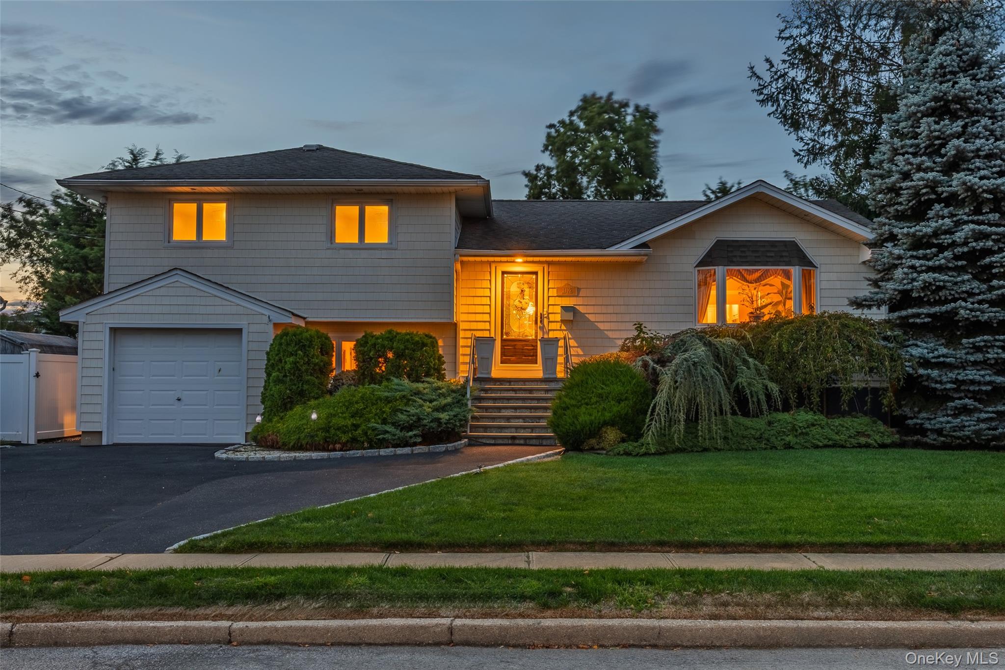 #1 photo, 2495 Navy Place, नासाउ काउंटी Bellmore , NY 11710