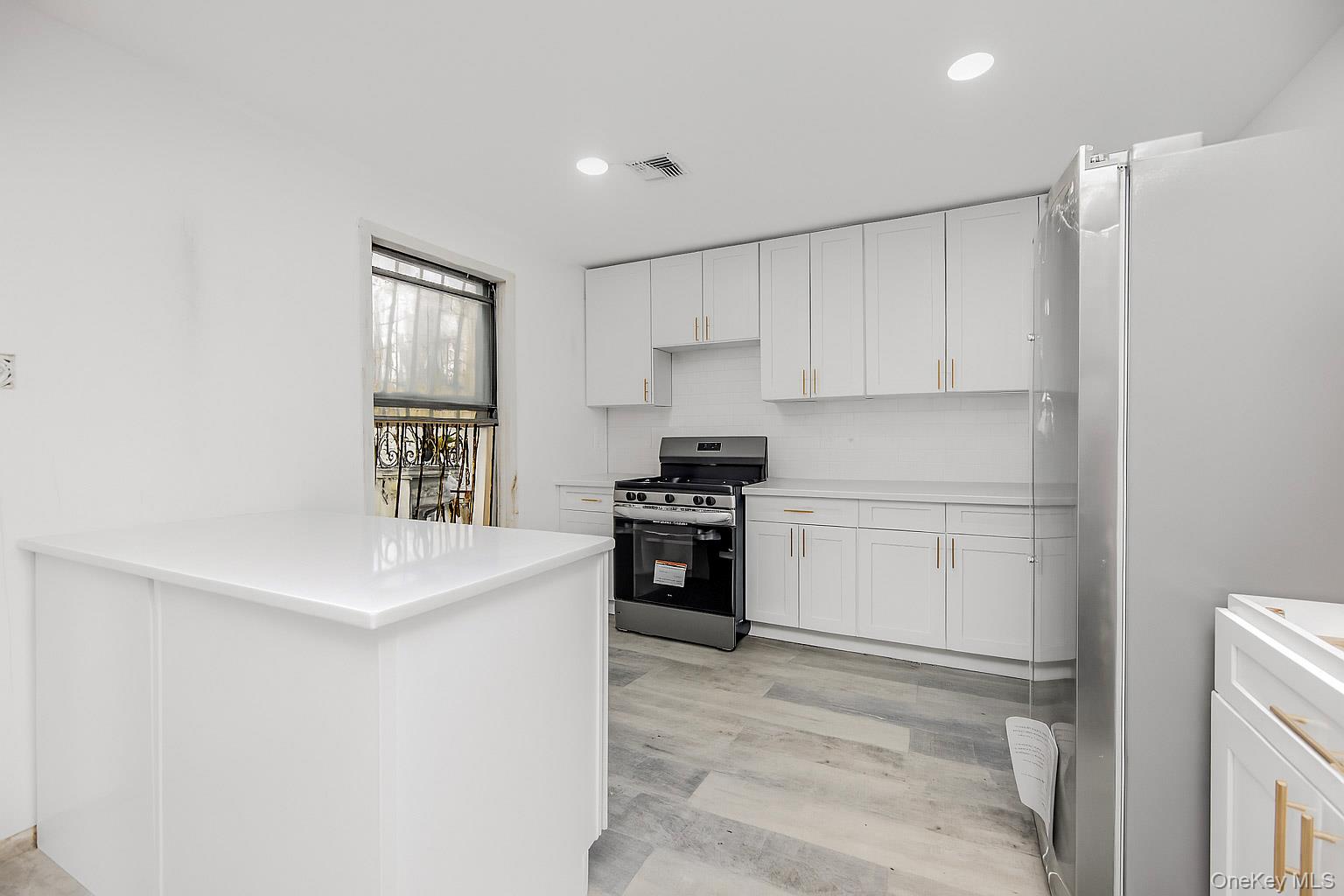 #7 photo, 975 E 178th Street, Bronx , NY 10460