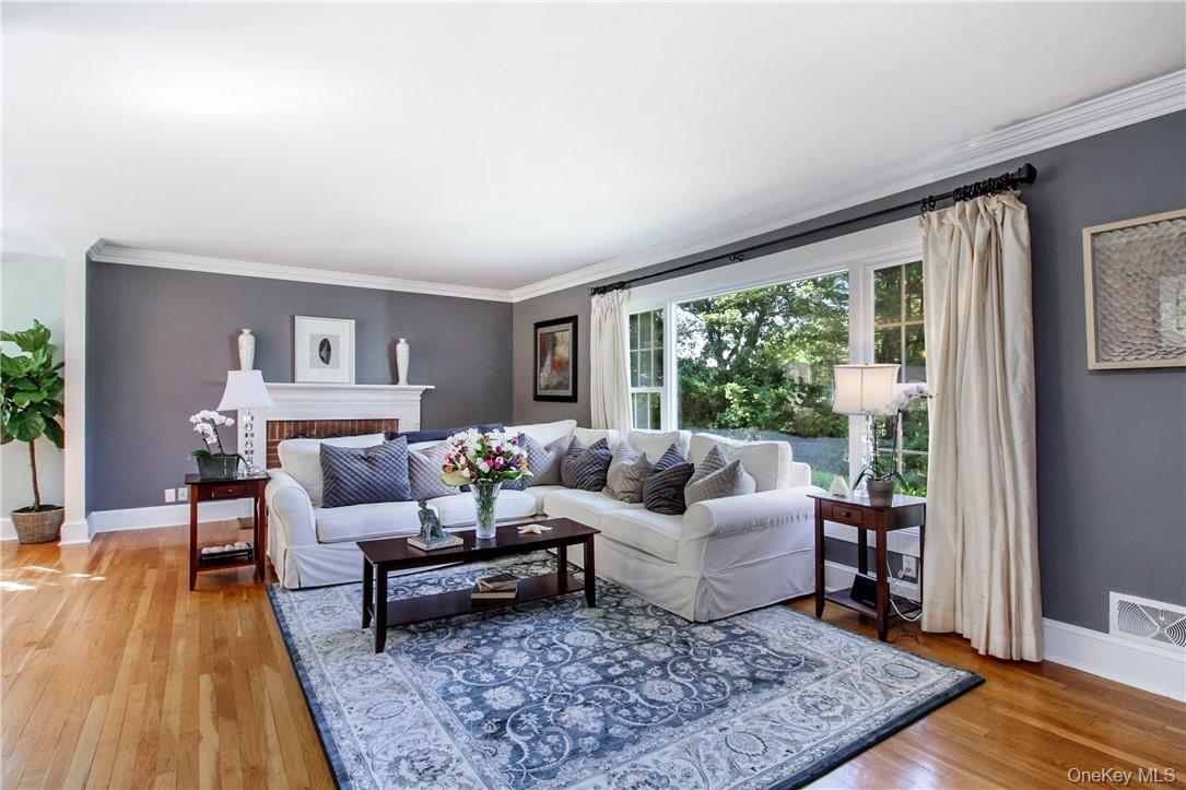 #4 photo, 25 Tamarack Way, Pleasantville , NY 10570